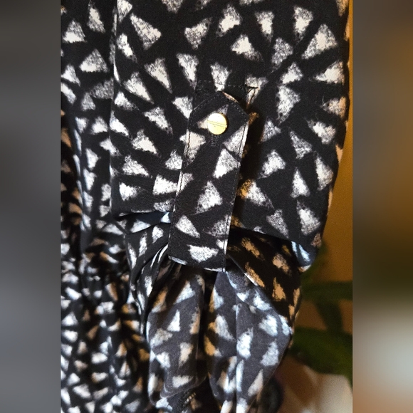 Mossimo. Size Small. Black and White. - Picture 6 of 9